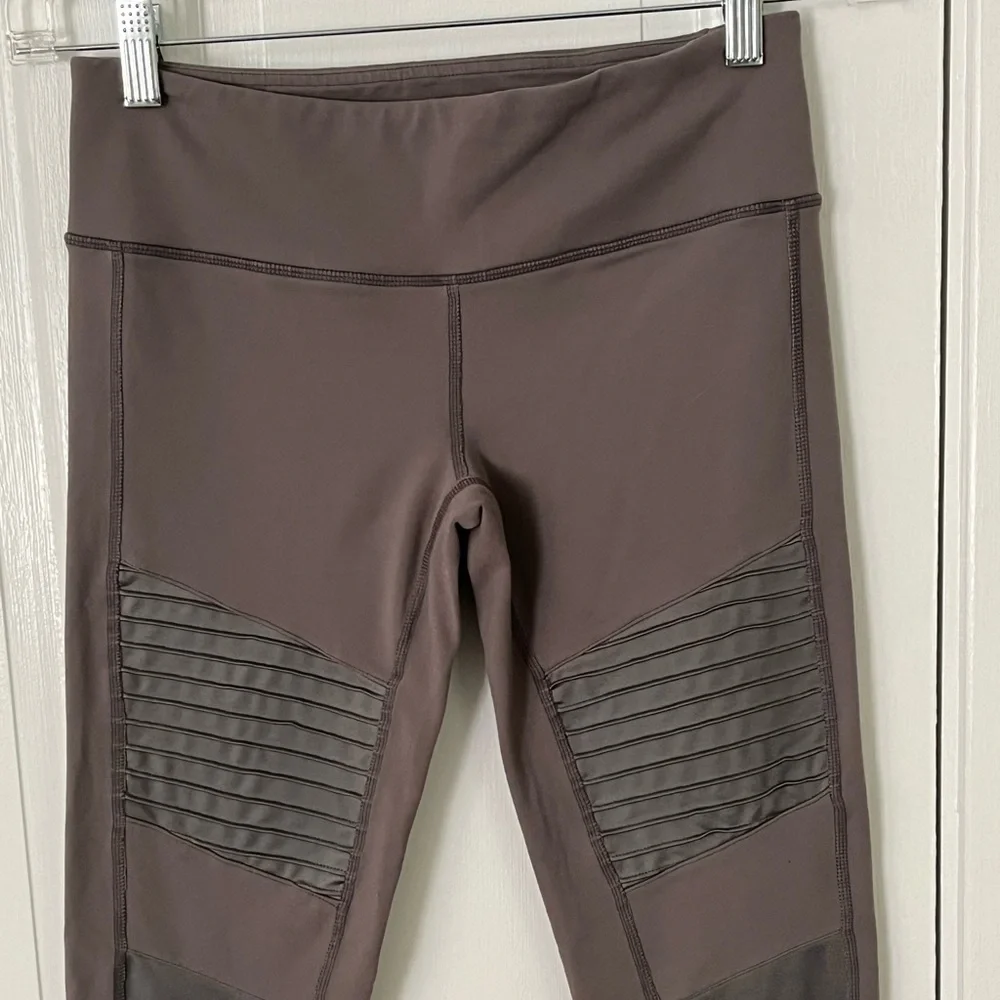 ALO Yoga Grey Anthracite Moto Leggings Mesh Panels Activewear Athleisure small